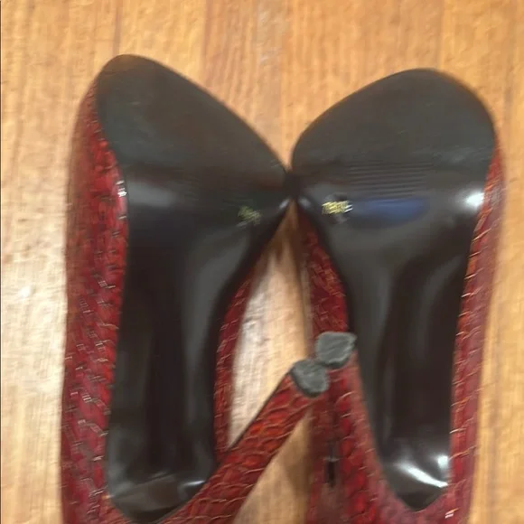 Jessica Simpson Red Stiletto Heels with Textured Finish Gently Used - Picture 4 of 7